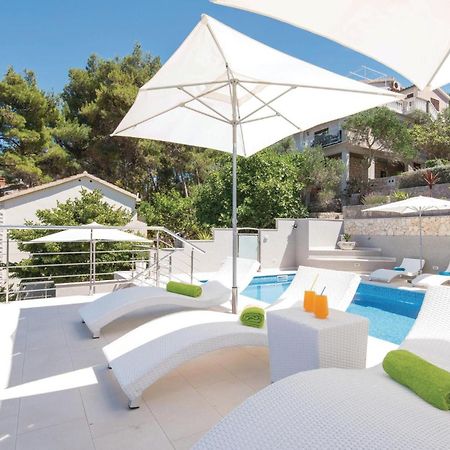 Amazing Apartment In Prigradica With Wifi Екстериор снимка