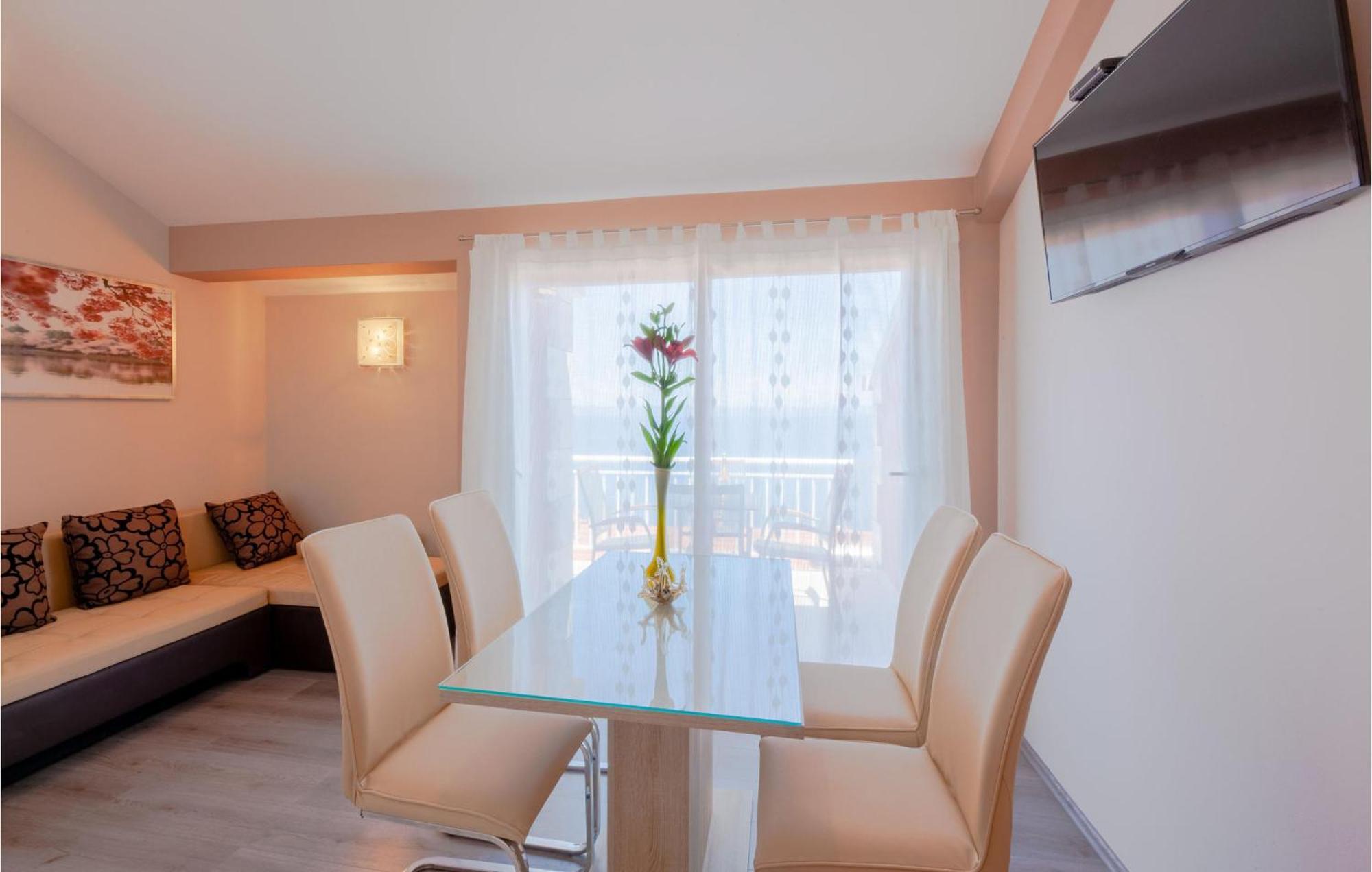 Amazing Apartment In Prigradica With Wifi Екстериор снимка